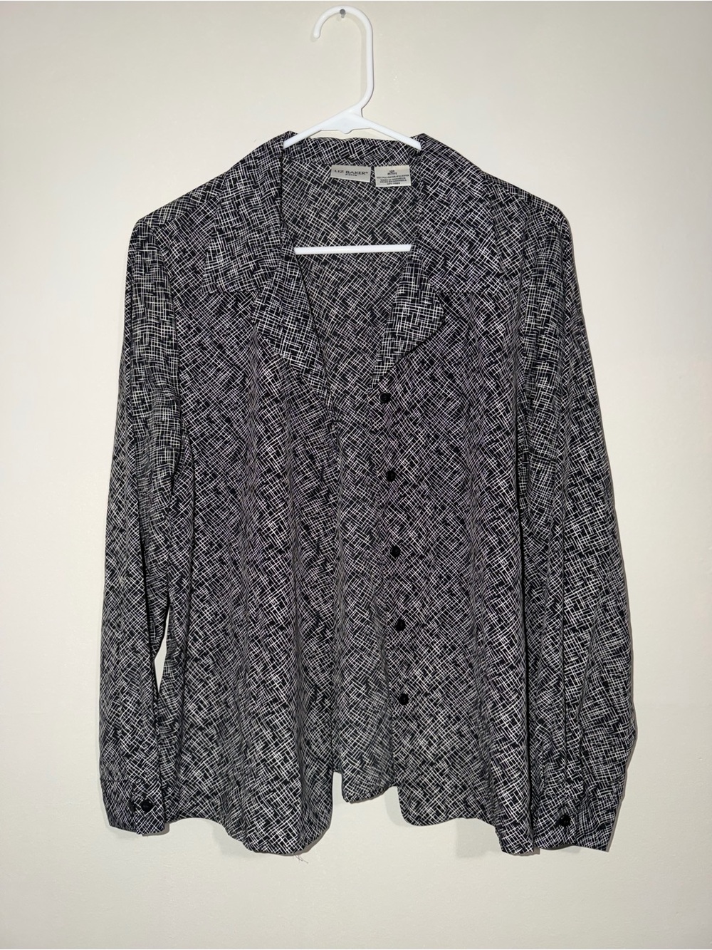 Liz Baker Petite Women’s 12P Black White Abstract Button Front Blouse